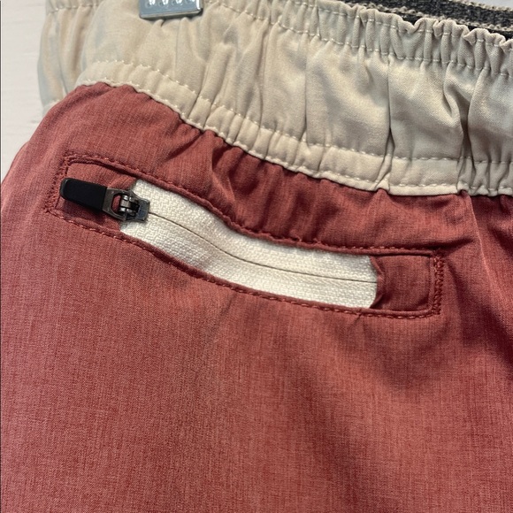 Vuori Banks Shorts Men’s Large – Red Amber Linen – 7” Performance Athletic - Picture 3 of 7